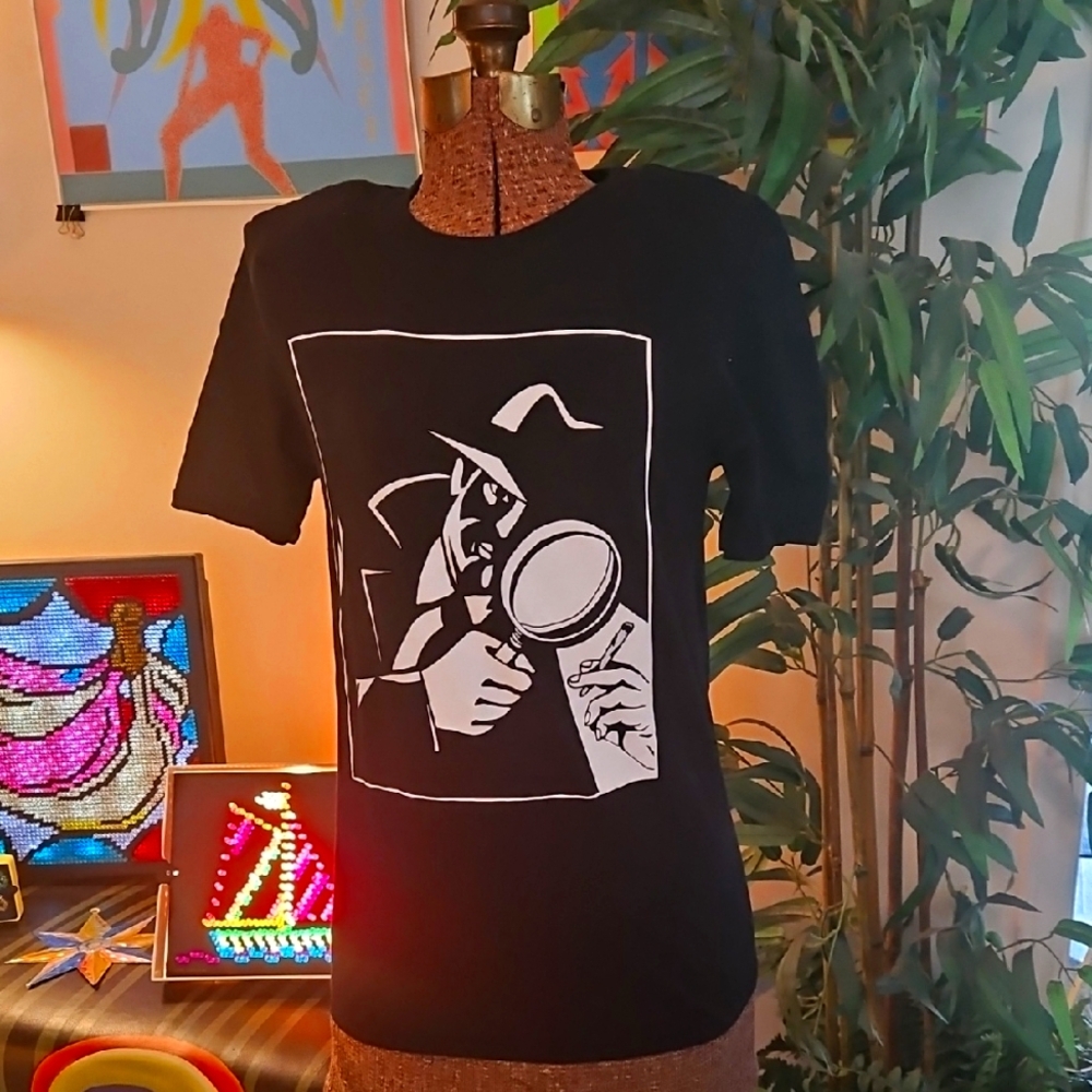 Cannabox T-Shirt Detective Private Eye spying a Spliff Sz S 100% Cotton NWOT 420